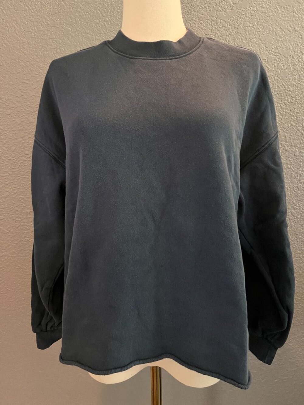 XIRENA VINTAGE NAVY HONOR TERRY SWEATSHIRT CREW NECK RAW HEM -EUC - OVERSIZED XS